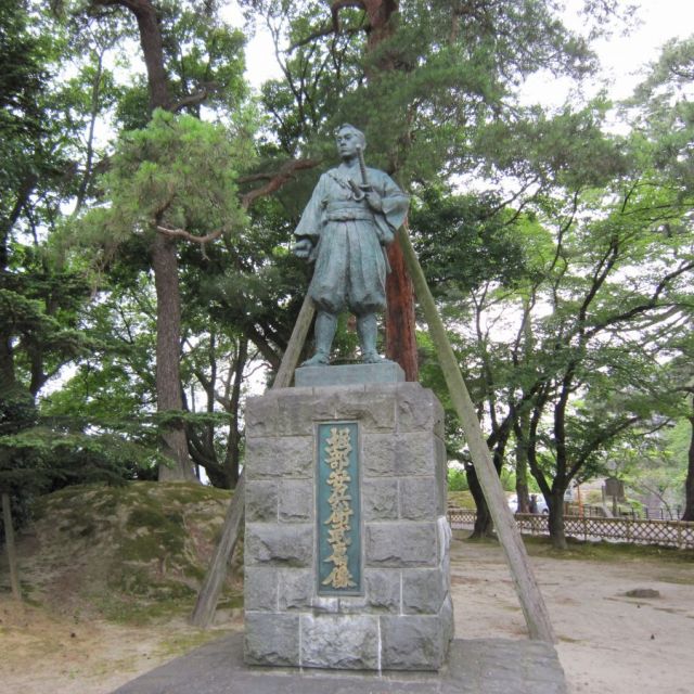Statute of Yasube Horibe Taketsune