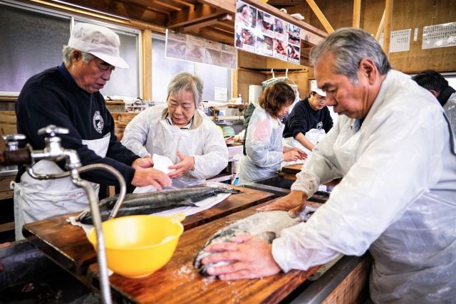 Salmon Salting Experience