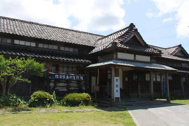Sadohangamura Art Museum