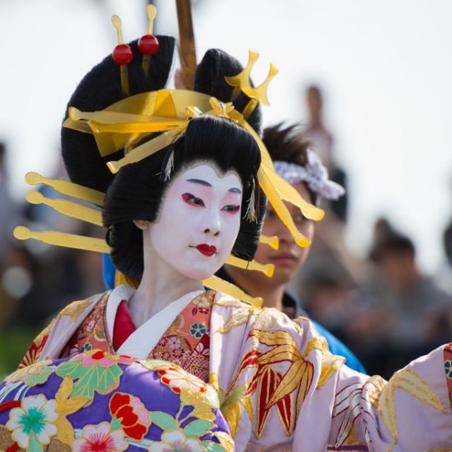 Фестиваль сакуры в Цубамэ и процессия «Бунсуй ойран до-тю»